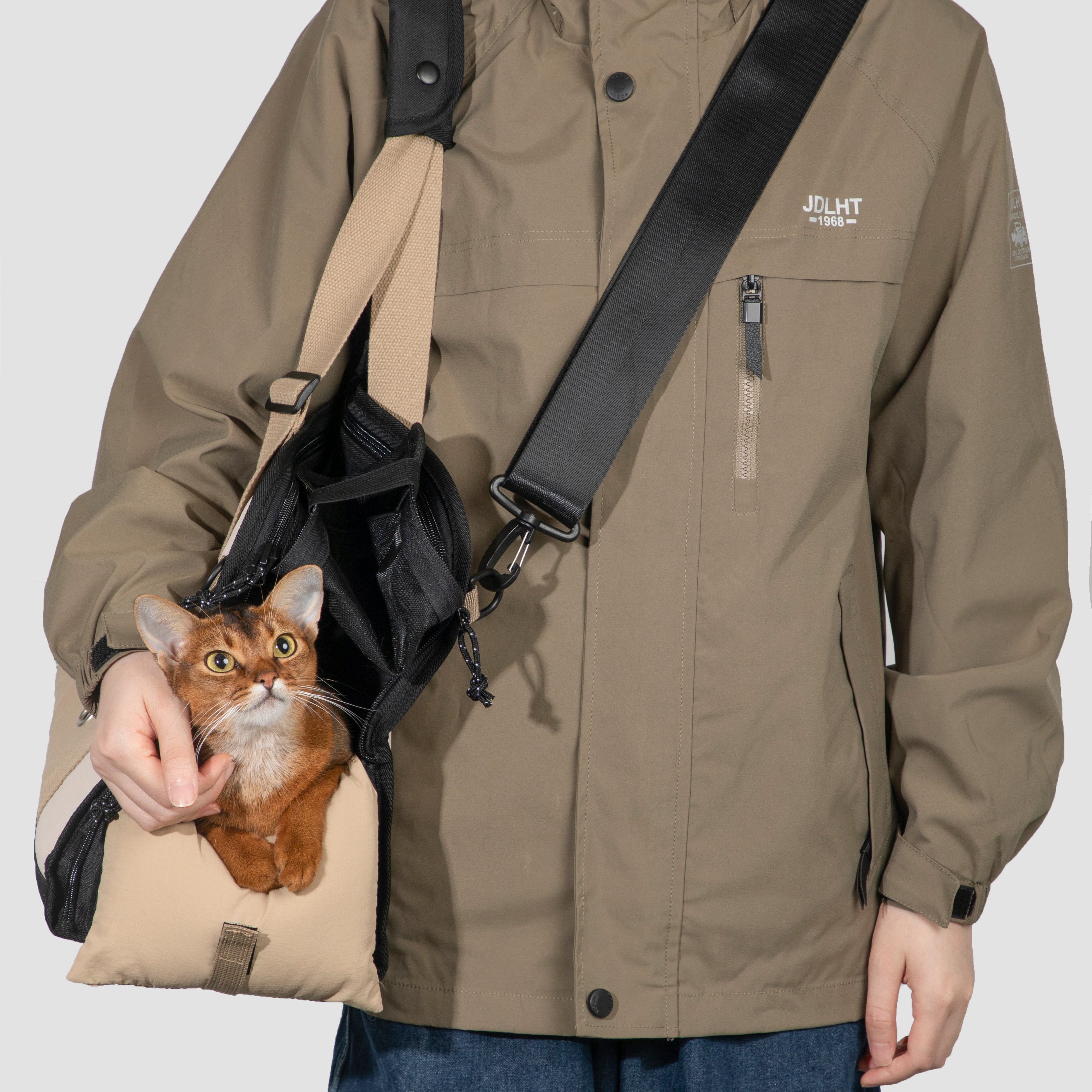 Portable breathable pet bag